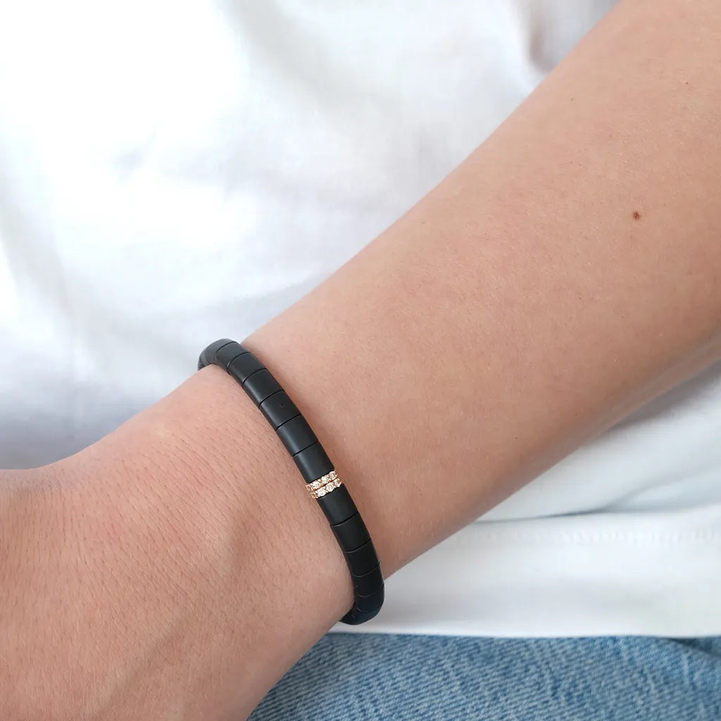 armband_keramik_schwarz_2-streifen_rosegold_mit_brillanten_roberto-demeglio_getragen_am_arm