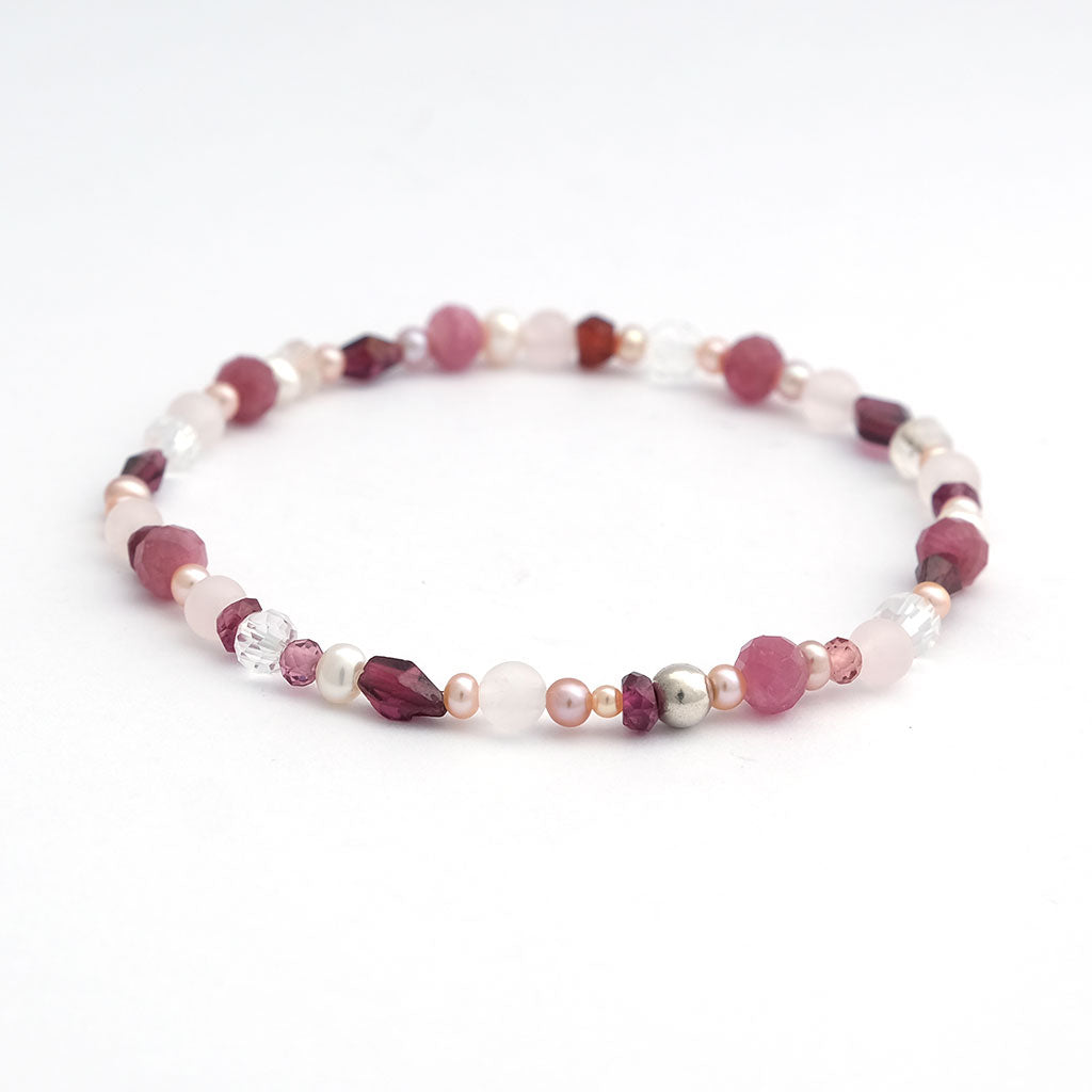 armband_edelsteine_und_perlen_rosa