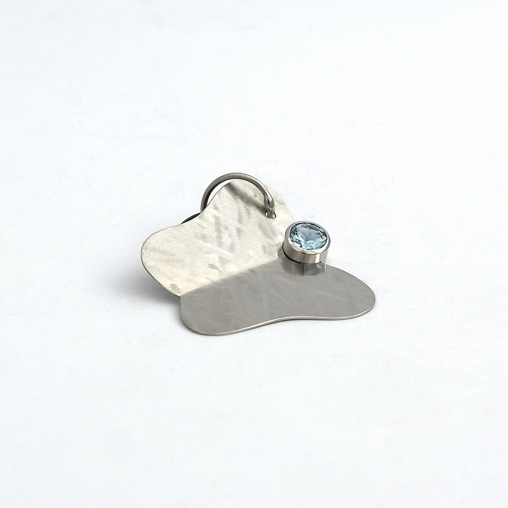 georg-spreng_anhaenger_schmetterling_mini_platin_aquamarin_liegend